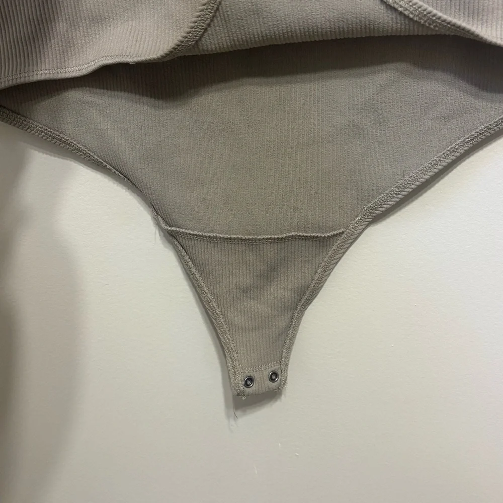 Abercrombie & Fitch Taupe Ribbed Scoop-Neck Bodysuit - Picture 5 of 5